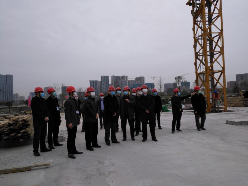 凯时尊龙人生就是博集团党委书记、董事长任丁率队 赴金牛宾馆检查工程复工事情