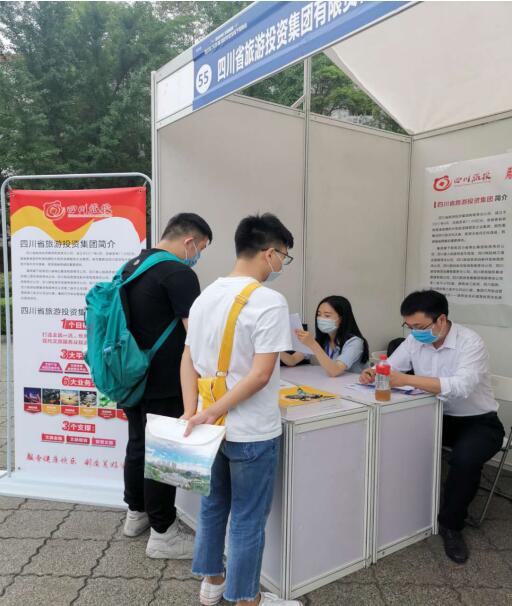 凯时尊龙人生就是博集团前往西华大学举行校园招聘活动