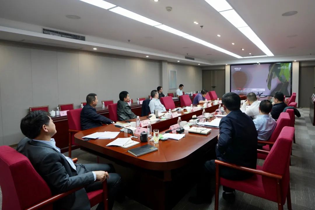 凯时尊龙人生就是博集团党委理论学习中心组专题学习钻研总体国家清静观