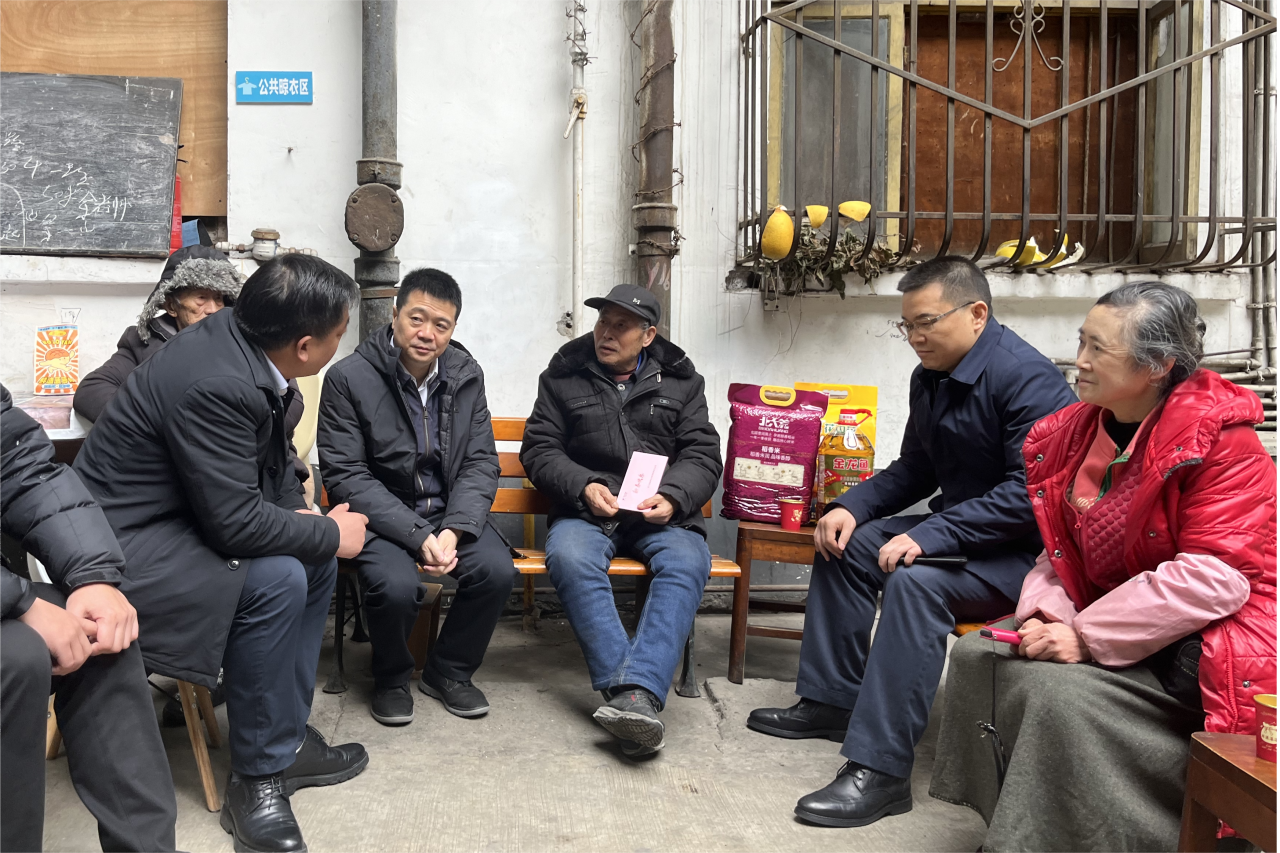 省凯时尊龙人生就是博集团向导班子成员走访慰问生涯难题党员、老党员、老干部