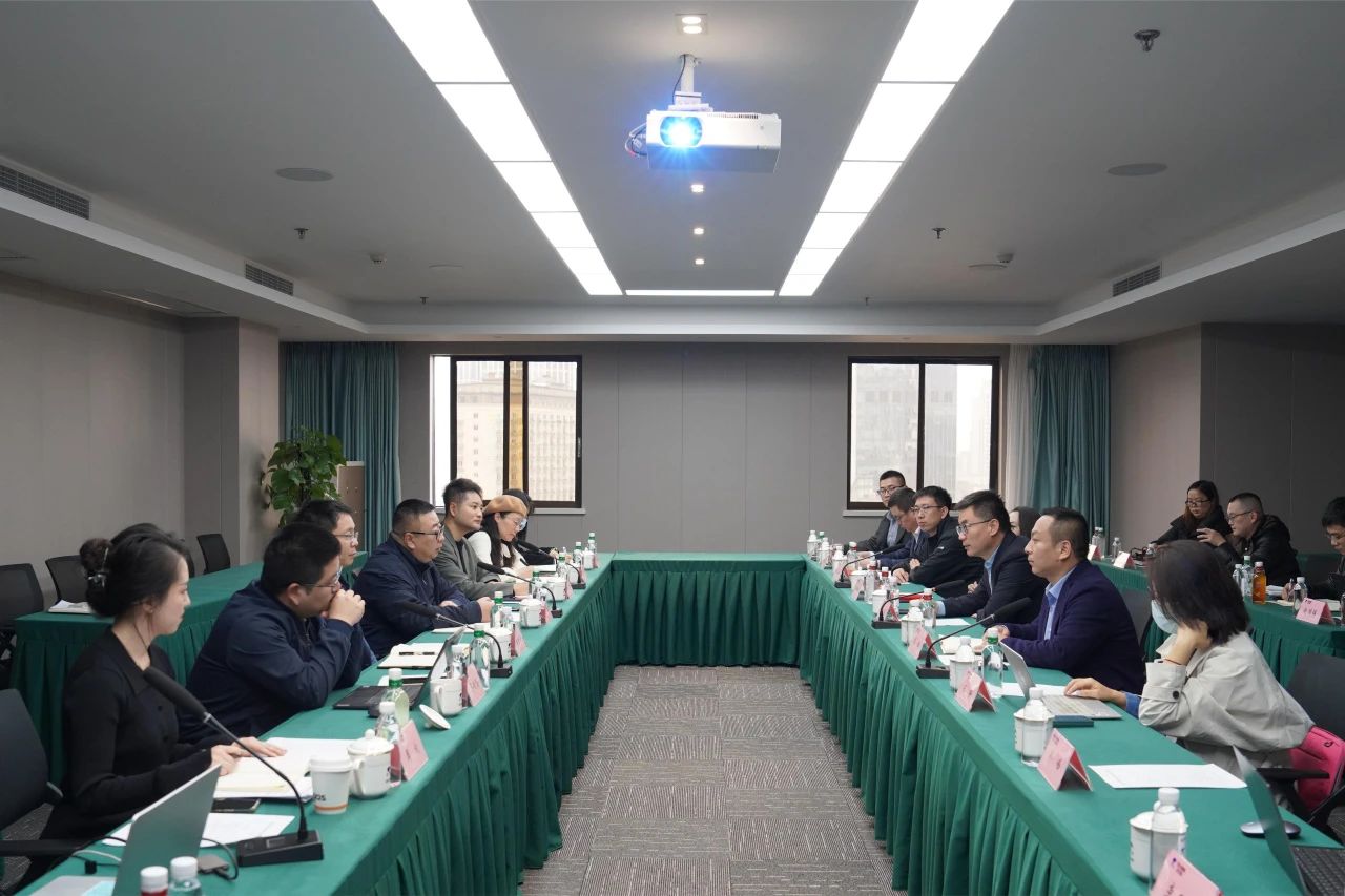 省凯时尊龙人生就是博集团与内蒙古伊利实业集团举行座谈交流会