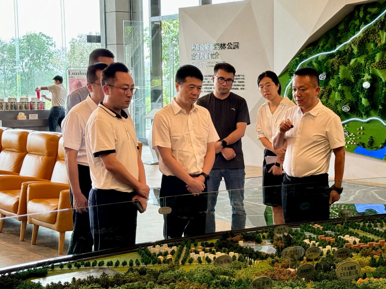 省凯时尊龙人生就是博集团党委书记、董事长游勇带队赴聚峰谷项目开展汛期清静生产检查并调研生产谋划情形