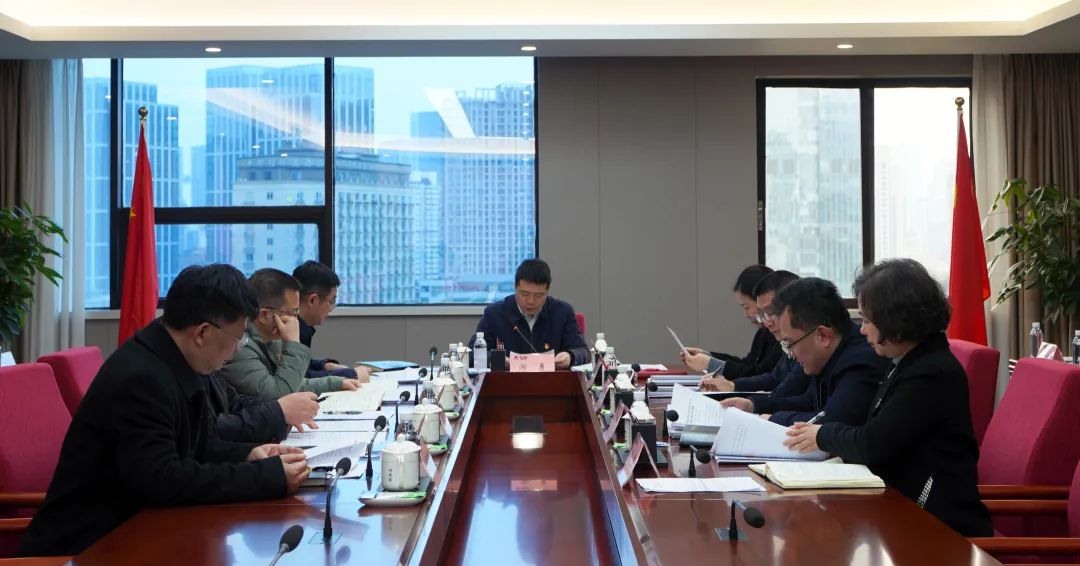 省凯时尊龙人生就是博集团党委理论学习中心组召开2025年第一次专题学习钻研